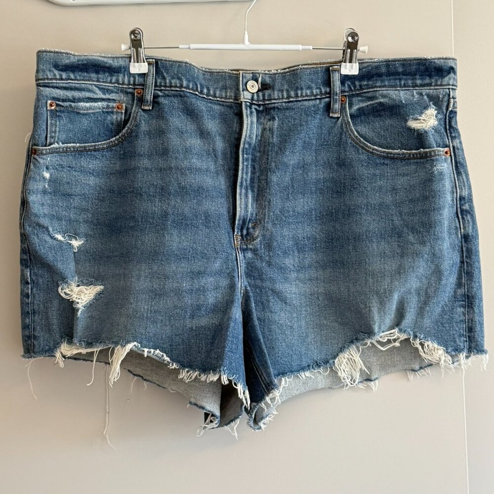 Abercrombie High Rise 4" Mom Shorts